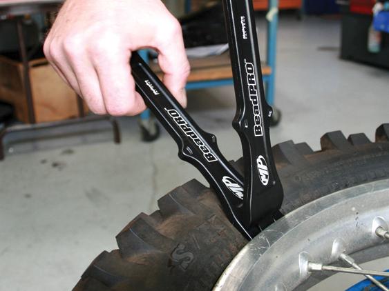 Tuto moto : monter un pneu moto neuf soi-même